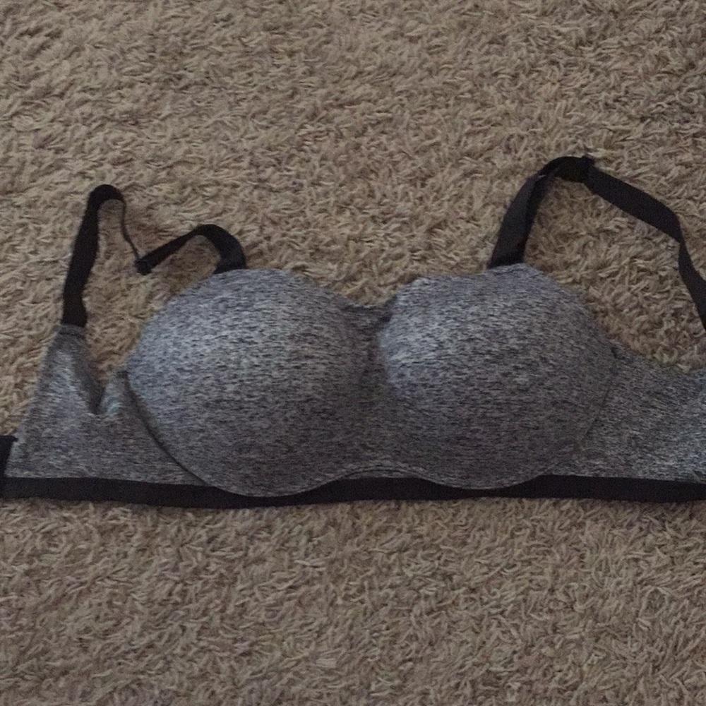 Victoria’s Secret VSX Sport sports bra. Sz 32DDD